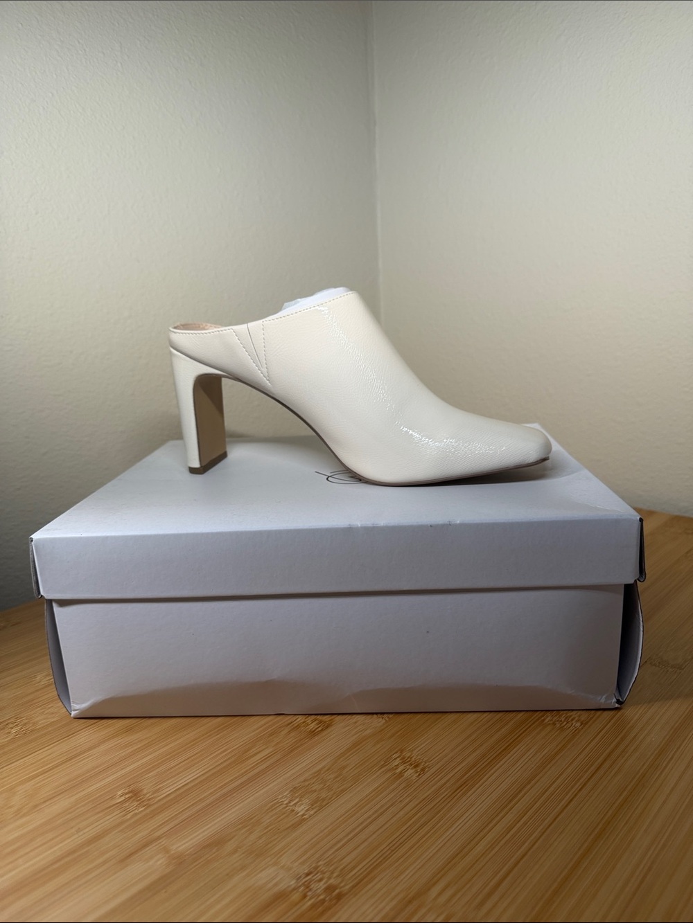 NIB The Drop Avena White Patent Square Toe Block Heel Mules 8.5 Flaw
